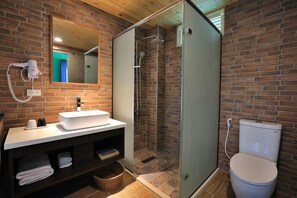 Classic Double Room, Non Smoking (211,212,213) | Bathroom | Free toiletries, hair dryer, slippers, bidet - Green Resort (Wujie)
