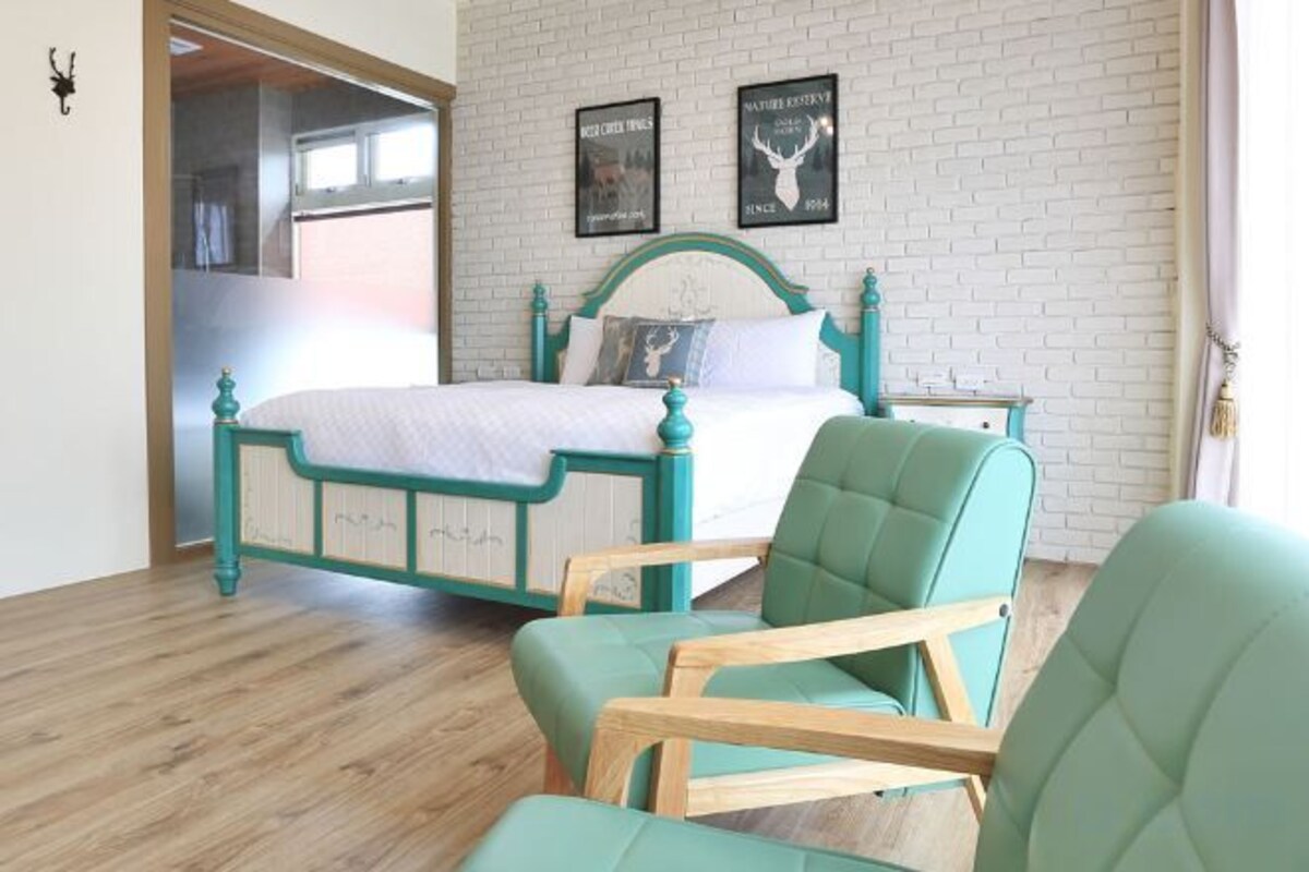 Deluxe double suite 102