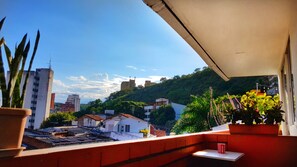 Individually decorated, desk, iron/ironing board, bed sheets - Roof Hostel (Cali)