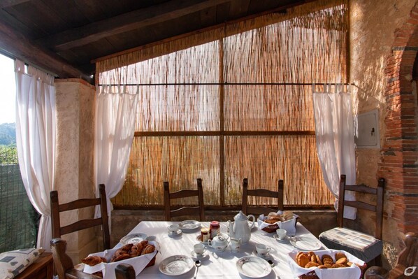 Dining - Casa Paola, a few kilometers far from Versilia's sea.. (Camaiore)