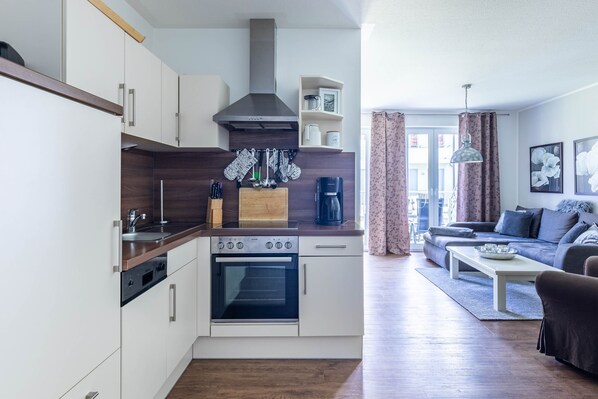 Fridge, dishwasher, coffee/tea maker, electric kettle