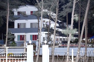 Fachada del alojamiento - Noche