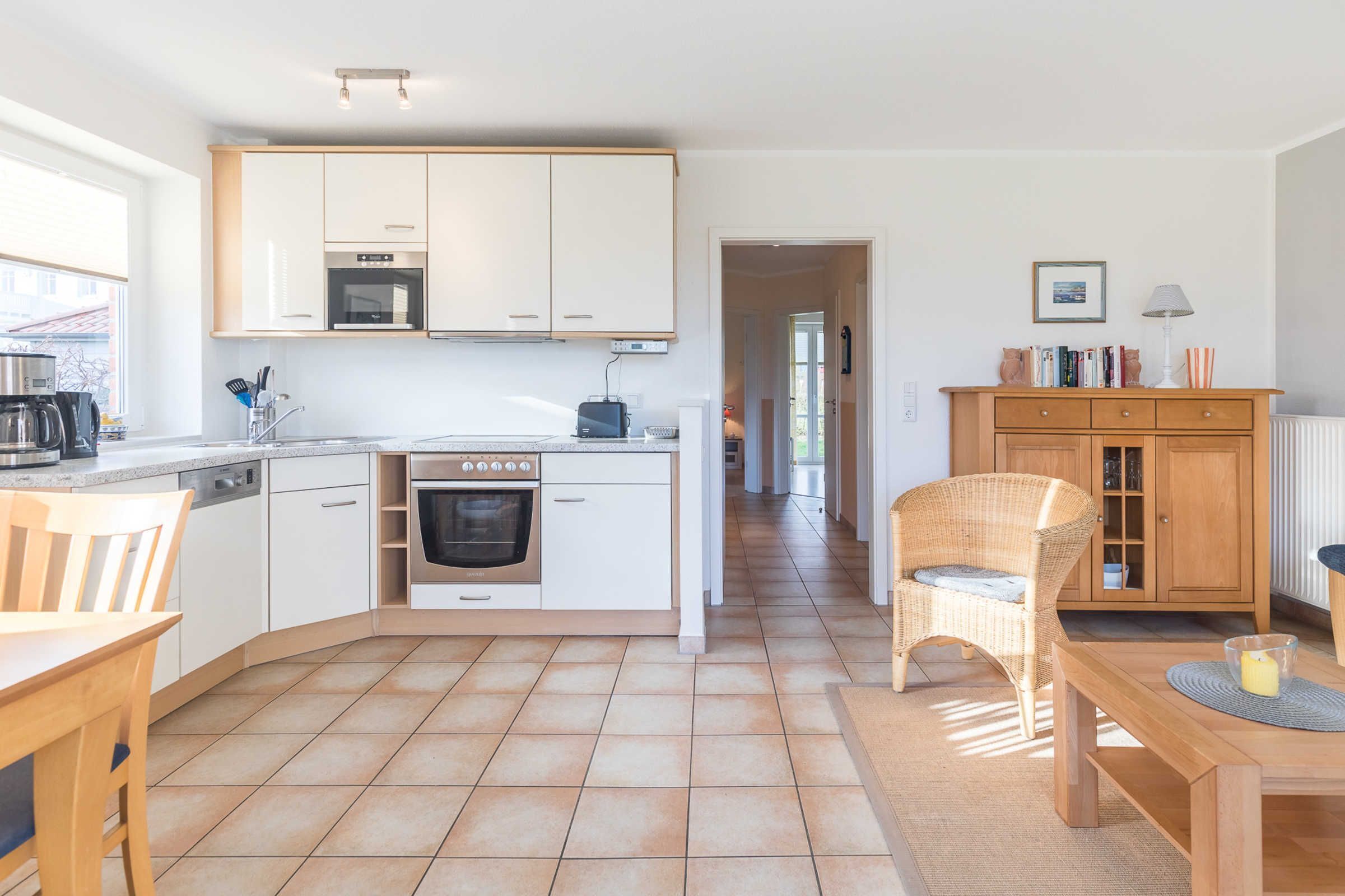 ثلاجة، ميكروويف، غسالة أطباق، ماكينة لصنع القهوة/الشاي