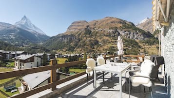 Matterhorn View Apartment Zermatt plus CHF 200 cleaning fee on top of the rate | Terrace/patio