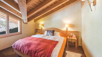 Penthouse, Berbilang Katil, Non Smoking, Mountain View (Duplex - Matterhorn View) | Peralatan tempat tidur hipoalergenik, seterika/papan seterika