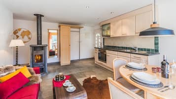 Apartemen Klasik, Bebas Asap Rokok, pemandangan gunung (Matterhorn View Apartment Zermatt) | Dapur pribadi | Lemari es, oven, kompor, dan mesin pencuci piring