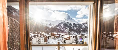 Matterhorn View Apartment Zermatt zuzüglich 200 CHF Reinigungsgebühr | Blick auf die Berge