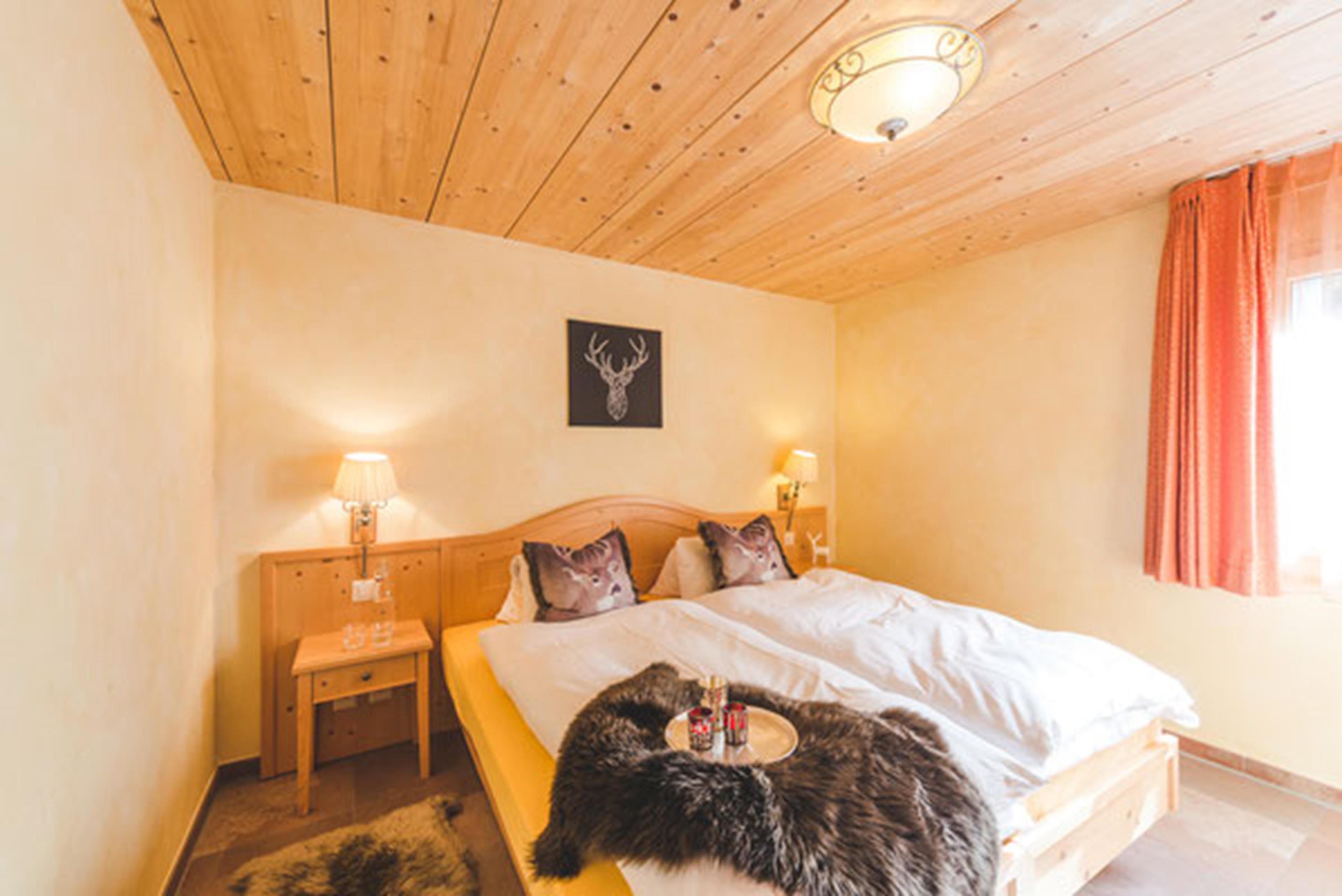 Duplex - Matterhorn View plus CHF 200 cleaning fee on top of the rate | Hypo-allergenic bedding, iron/ironing board, free WiFi