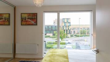 2 bedrooms, desk, iron/ironing board, free WiFi