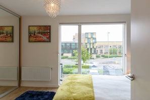 2 habitaciones, escritorio, tabla de planchar con plancha y wifi gratis
