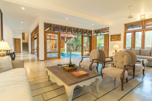 Lobby sitting area - Niketh Villa Kandy (Katugastota)