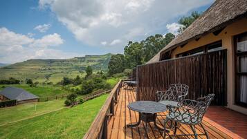 Family Room (Deluxe) | In-room safe, desk, laptop workspace, iron/ironing board