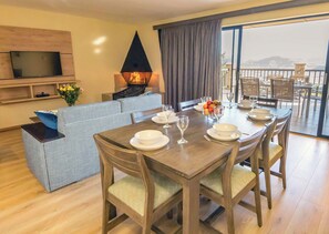 Superior-Chalet, 2 Schlafzimmer | Esszimmer