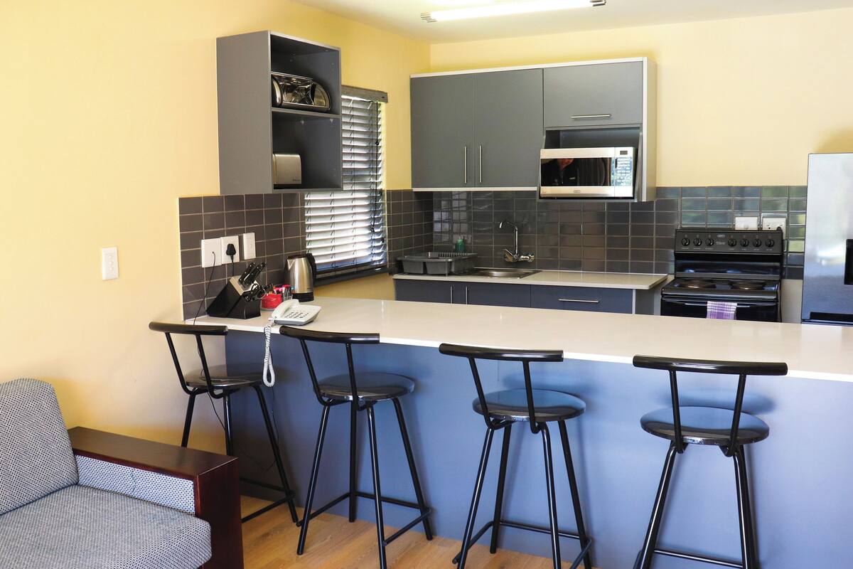 standard chalet, 2 bedrooms | private kitchen | electric kettle