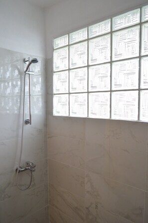 Family Apartment, Multiple Beds | Bathroom shower