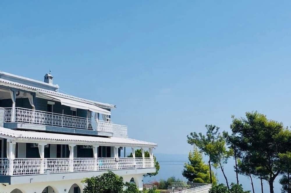 Aelia Sea View Studios