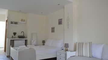 Studio, 1 Doppelbett und Schlafsofa, Meerblick, Erdgeschoss | Bügeleisen/Bügelbrett, kostenloses WLAN, Bettwäsche