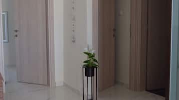 Suite – panorama, flere senger, sjøutsikt | Bad | Dusj, toalettartikler (inkludert), hårføner og håndklær