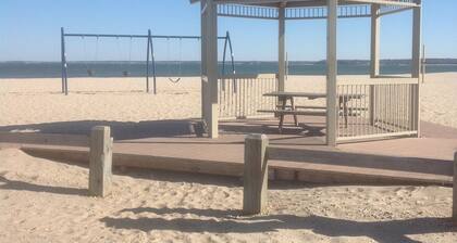 Beautiful Colonial Mint Condition Summer House Walking Distance to Beach