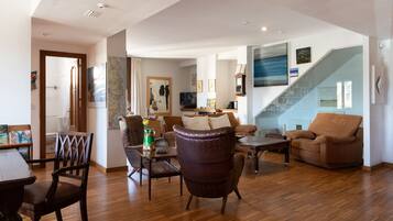 TV, fireplace, books, stereo