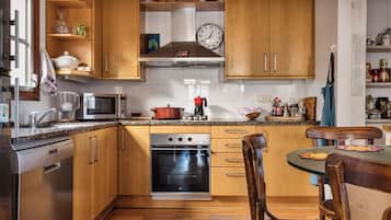 Refrigerador, microondas, horno y lavavajillas