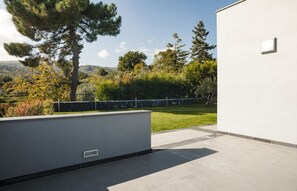 Property grounds - Design Villa in Piedimonte Etneo with great view of Etna & Taormina (Piedimonte Etneo)