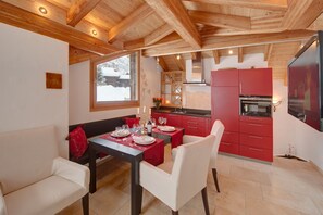 Chalet, several beds, non-smoking, mountain view plus CHF 200 on top of the rate | Private kitchen | Full-size fridge, oven, stovetop, dishwasher - Chalet Alpoase (Zermatt)