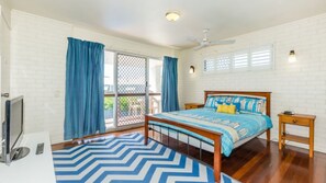2 bedrooms, bed sheets
