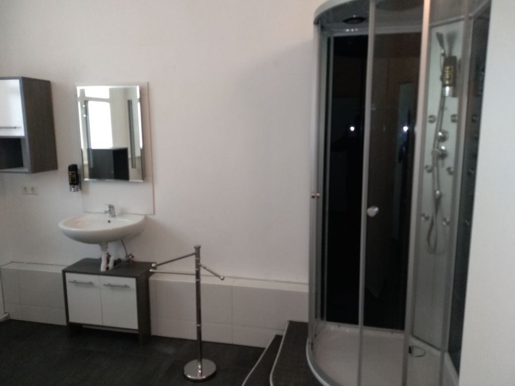 Comfort Apartment, 3 Bedrooms, Non Smoking, Garden View (+ Living Room) | Bathroom | Shower, towels