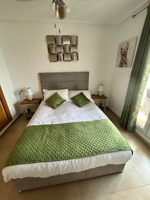 2 habitaciones, tabla de planchar con plancha, wifi y ropa de cama 