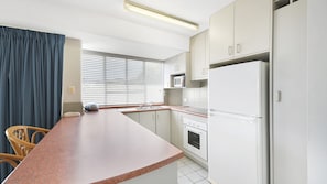 Fridge, oven, stovetop