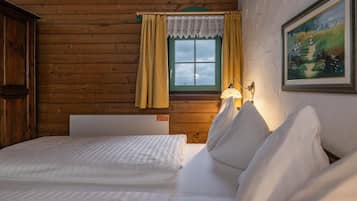 Apartment, 1 Bedroom | Hypo-allergenic bedding, in-room safe, blackout drapes
