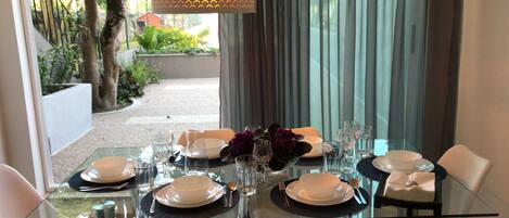 Apartment, 3 Bedrooms, Terrace | In-room dining