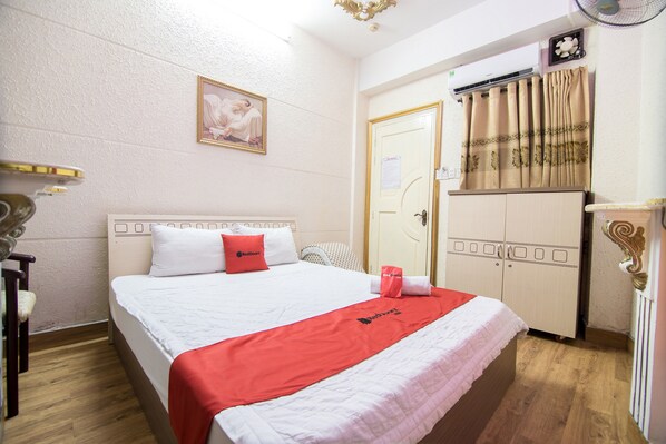 Deluxe Room | Desk, free WiFi, bed sheets