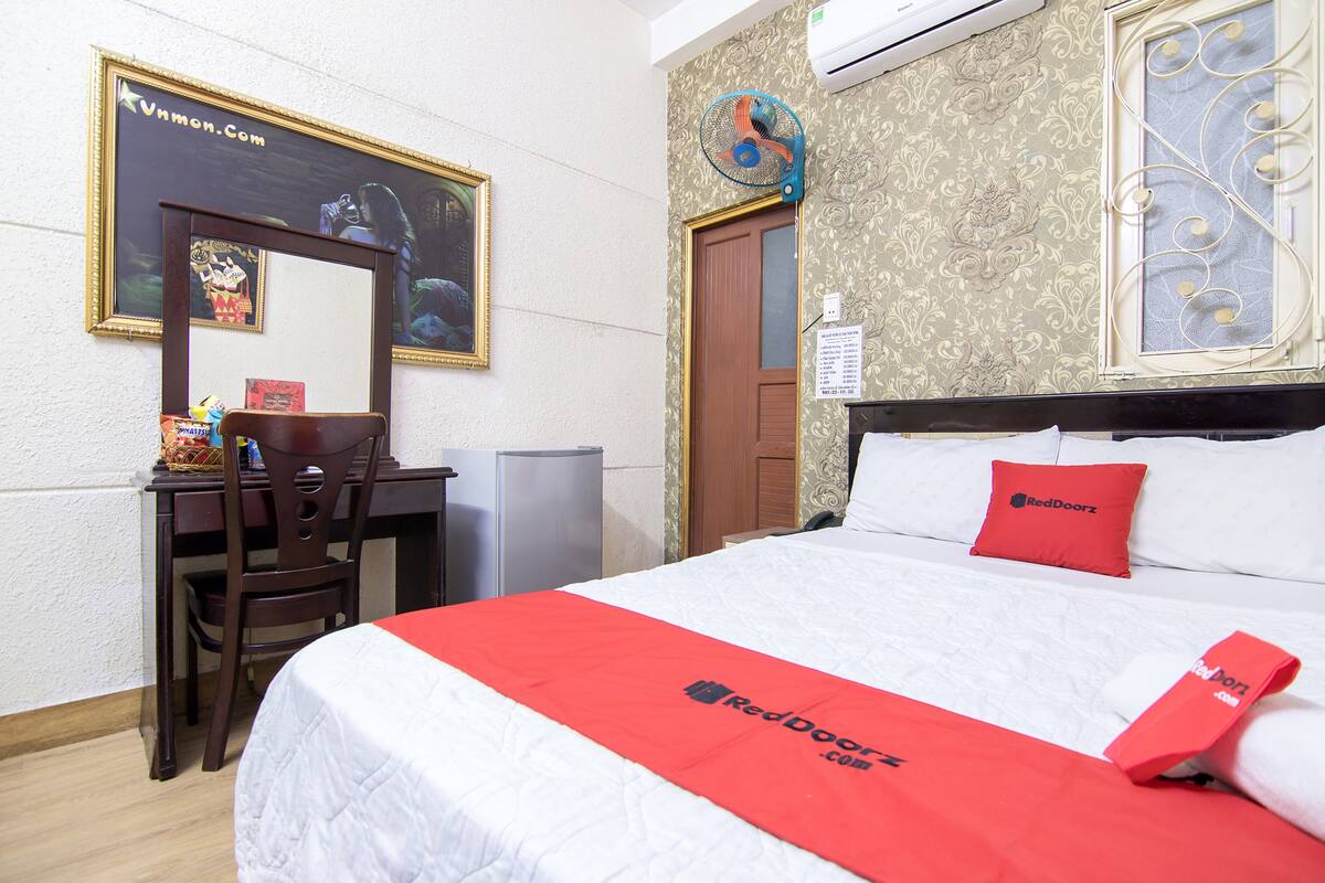 Double Room | Desk, free WiFi, bed sheets
