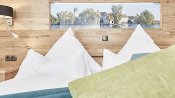 Deluxe-dobbeltværelse | Minibar, pengeskab på værelset, individuelt design