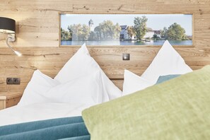 Minibar, in-room safe, individually decorated, individually furnished - Zum Fischer am See (Prien am Chiemsee)