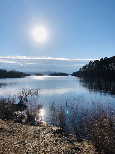 Peaceful Country Cozy home semi secluded minutes to North end of Lake Ouachita.