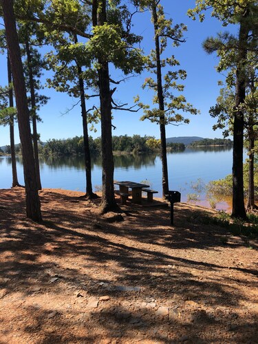 Peaceful Country Cozy home semi secluded minutes to North end of Lake Ouachita.