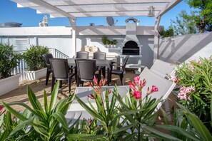 屋外ダイニングエリア