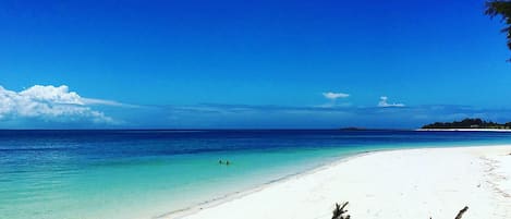 Una spiaggia nelle vicinanze