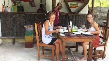 Café da manhã com buffet grátis todos os dias