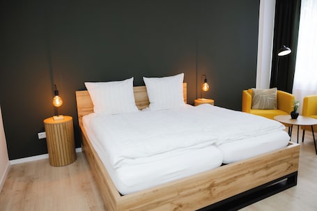 Escritorio, wifi gratis y ropa de cama