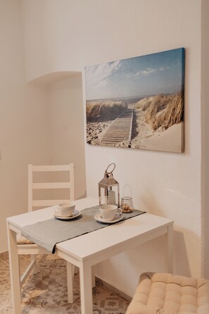 Comfort Single Room | Private kitchen | Coffee/tea maker, electric kettle