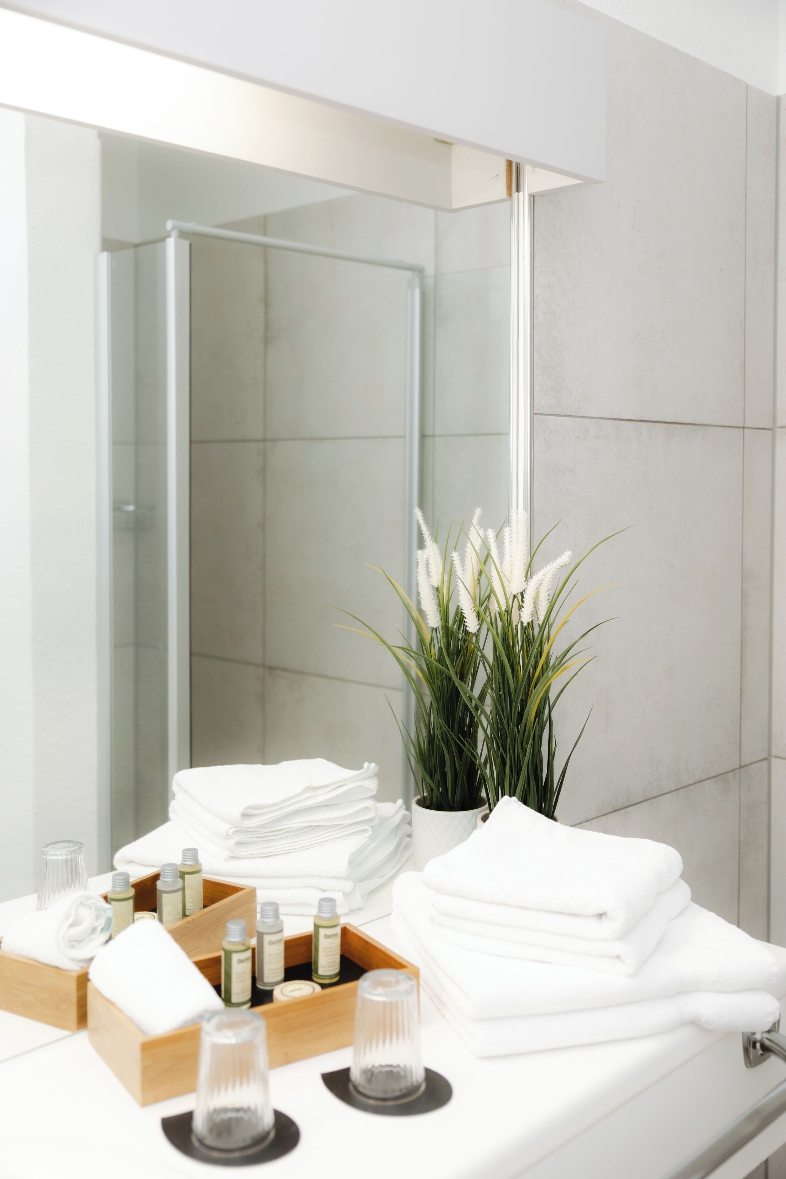 Doppelzimmer (1 Extra Bed) | Badezimmer | Dusche, Haartrockner, Handtücher, Seife