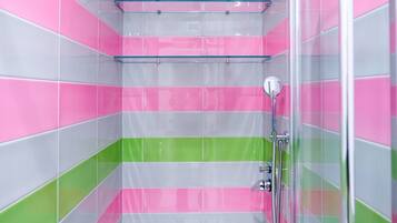 Doccia, asciugacapelli, bidet, asciugamani