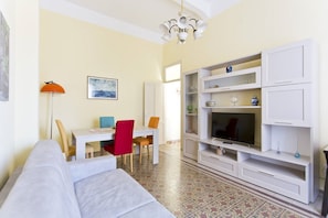 Apartment, 2 Bedrooms (6 pax) | Living area