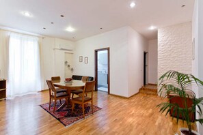 Appartamento, 1 camera da letto | Pasti in camera