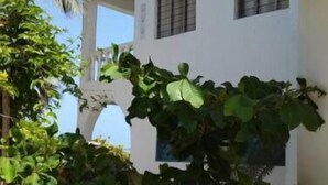 Unclassified image, 3 of 32, button - Villa Mina (Jambiani)