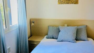 1 slaapkamer, een strijkplank/strijkijzer, wifi, beddengoed